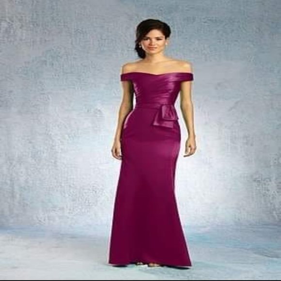 Gown - Picture 2 of 7